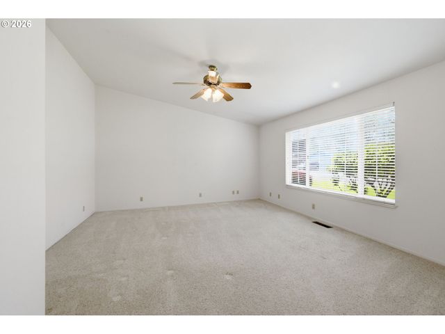 1763 LABONA Dr, Eugene, OR 97404