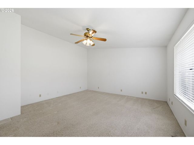 1763 LABONA Dr, Eugene, OR 97404