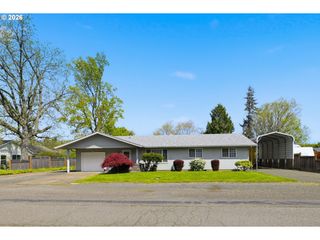 1763 LABONA Dr, Eugene, OR 97404