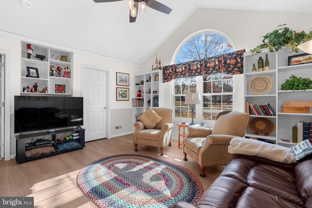 124 HOLLYBUSH CIR, Souderton, PA 18964