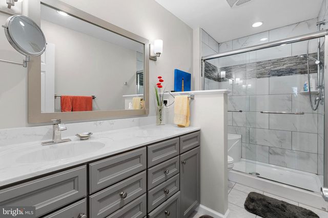 124 HOLLYBUSH CIR, Souderton, PA 18964