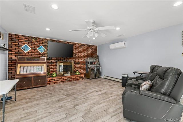 9 Bernadette Court, Hicksville, NY 11801
