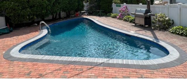 9 Bernadette Court, Hicksville, NY 11801