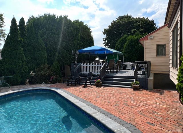 9 Bernadette Court, Hicksville, NY 11801