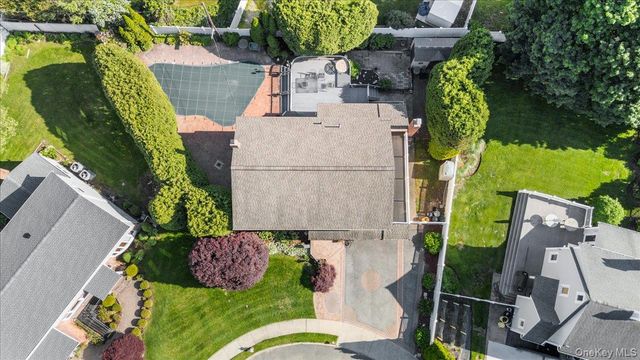 9 Bernadette Court, Hicksville, NY 11801