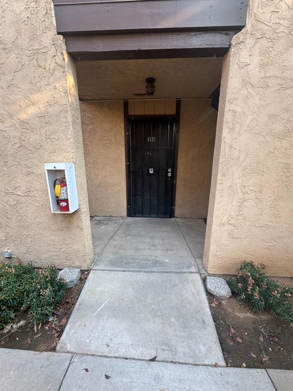 Image 10 of property listing at 1550 W Ashlan Avenue # 134, Fresno, CA 93705