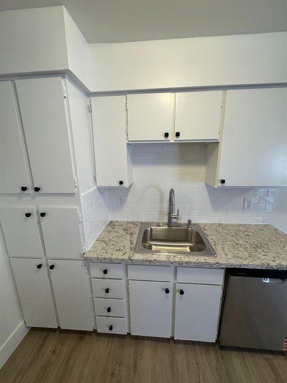 Image 5 of property listing at 1550 W Ashlan Avenue # 134, Fresno, CA 93705