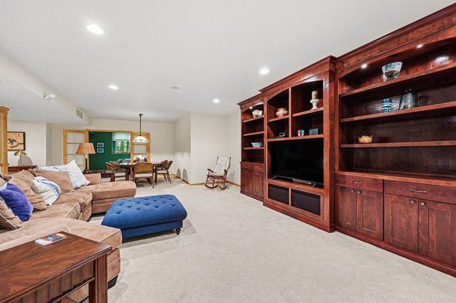 2515 Southwoods Trail, Ann Arbor, MI 48108