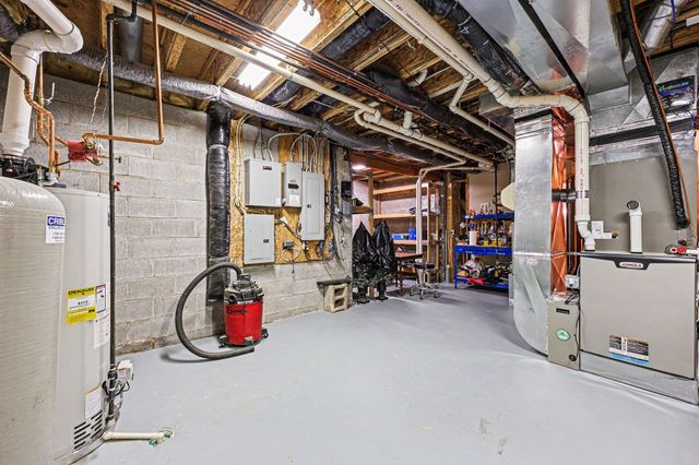 2515 Southwoods Trail, Ann Arbor, MI 48108