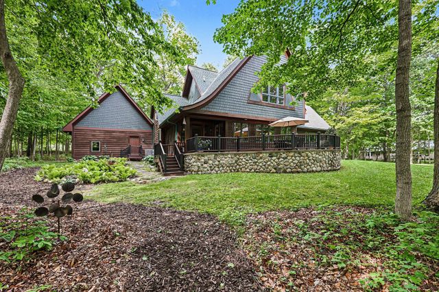 2515 Southwoods Trail, Ann Arbor, MI 48108
