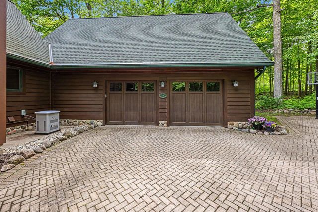 2515 Southwoods Trail, Ann Arbor, MI 48108
