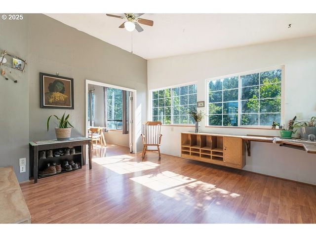 2524 Se MANNTHEY Rd, Corbett, OR 97019