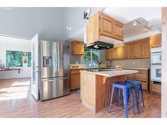 2524 Se MANNTHEY Rd, Corbett, OR 97019