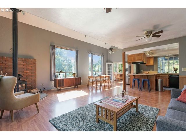 2524 Se MANNTHEY Rd, Corbett, OR 97019