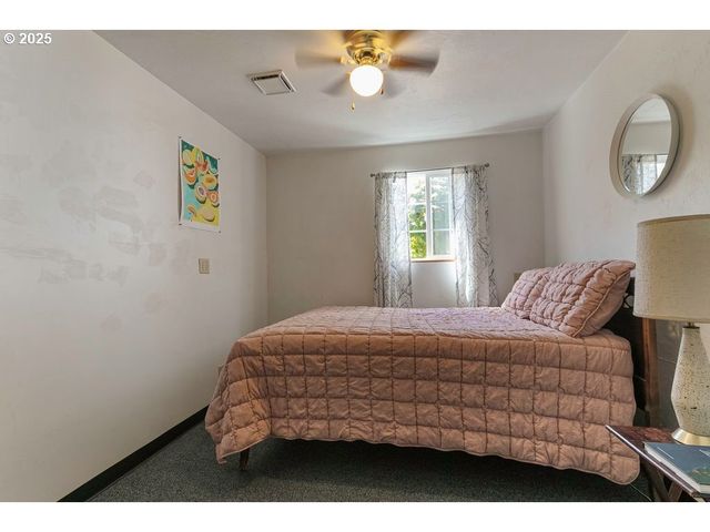 2524 Se MANNTHEY Rd, Corbett, OR 97019