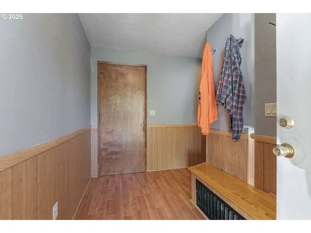 2524 Se MANNTHEY Rd, Corbett, OR 97019