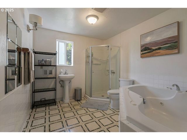 2524 Se MANNTHEY Rd, Corbett, OR 97019