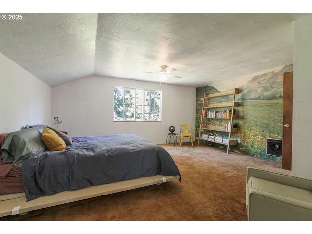 2524 Se MANNTHEY Rd, Corbett, OR 97019