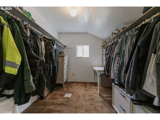 2524 Se MANNTHEY Rd, Corbett, OR 97019