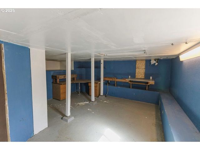 2524 Se MANNTHEY Rd, Corbett, OR 97019