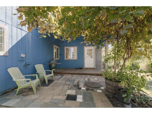 2524 Se MANNTHEY Rd, Corbett, OR 97019