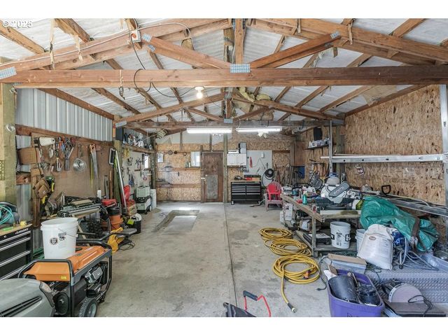 2524 Se MANNTHEY Rd, Corbett, OR 97019