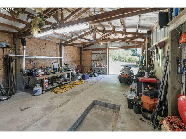 2524 Se MANNTHEY Rd, Corbett, OR 97019