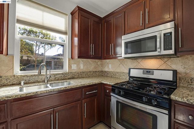 576 Herb White Way, Pittsburg, CA 94565