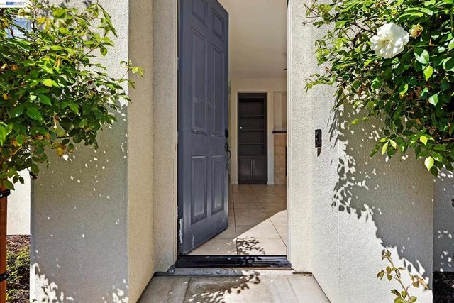 576 Herb White Way, Pittsburg, CA 94565