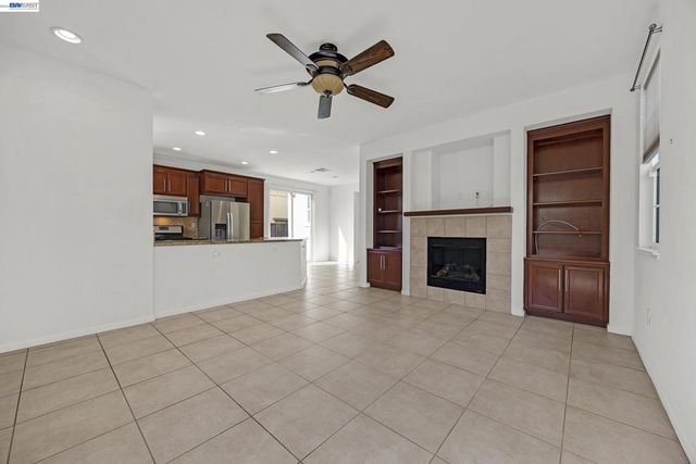 576 Herb White Way, Pittsburg, CA 94565