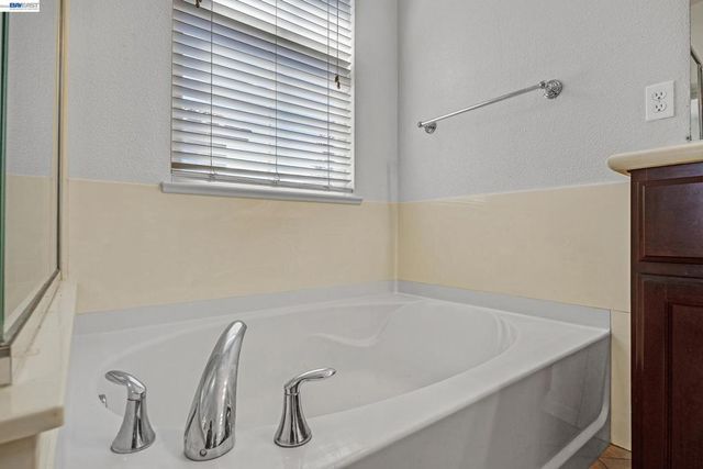 576 Herb White Way, Pittsburg, CA 94565