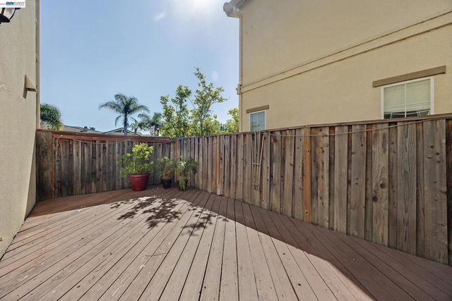 576 Herb White Way, Pittsburg, CA 94565