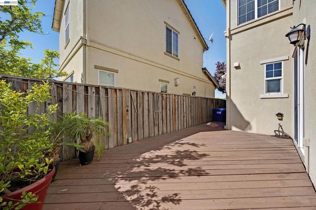 576 Herb White Way, Pittsburg, CA 94565