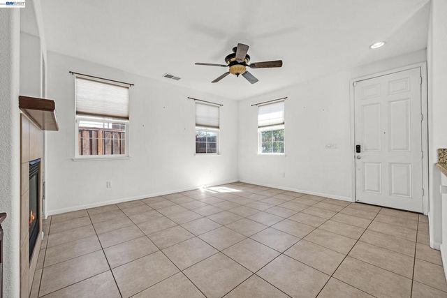 576 Herb White Way, Pittsburg, CA 94565