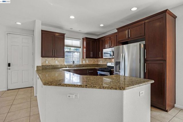 576 Herb White Way, Pittsburg, CA 94565