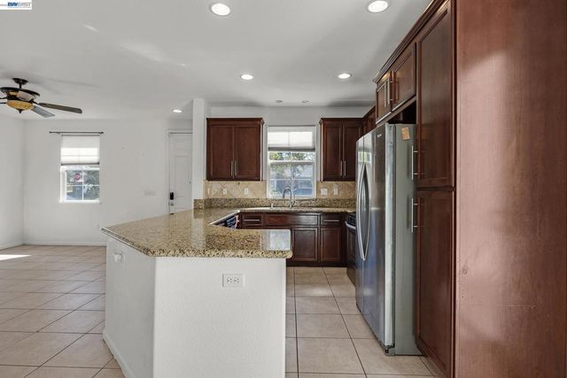 576 Herb White Way, Pittsburg, CA 94565