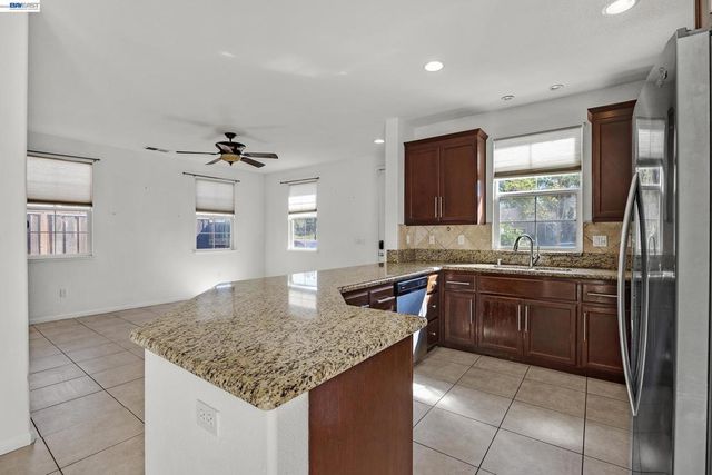 576 Herb White Way, Pittsburg, CA 94565