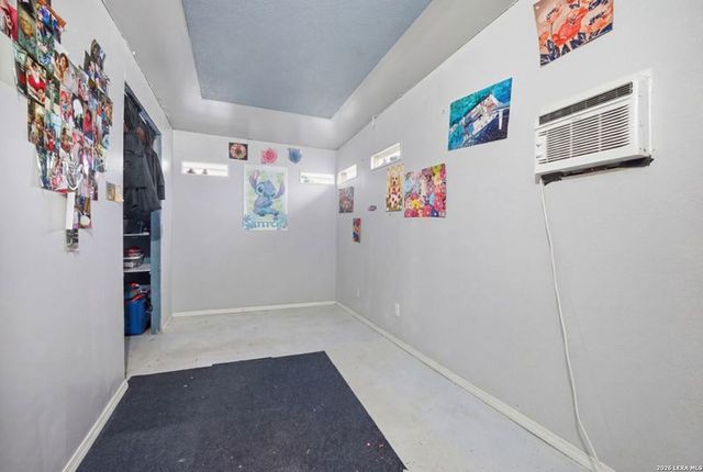 1938 W Kings Hwy, San Antonio, TX 78201