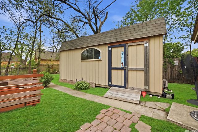 1938 W Kings Hwy, San Antonio, TX 78201