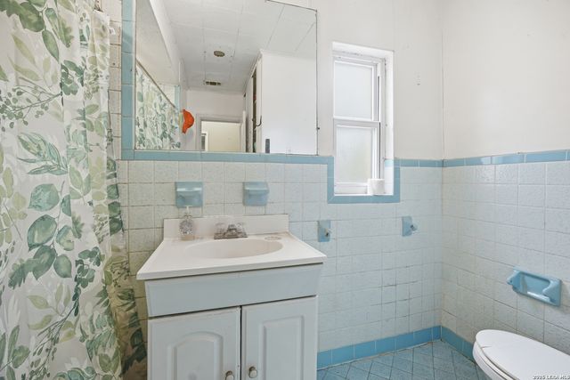 1938 W Kings Hwy, San Antonio, TX 78201