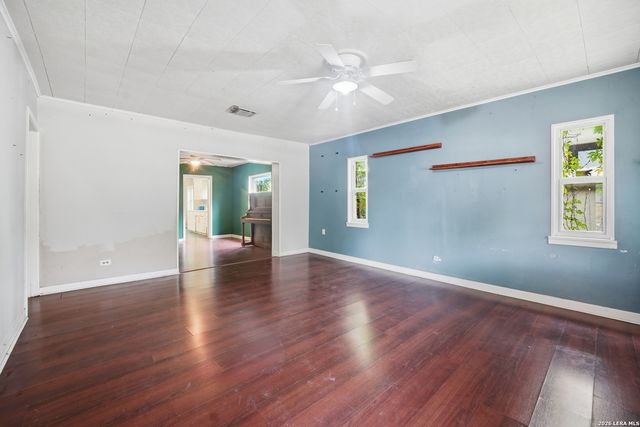 1938 W Kings Hwy, San Antonio, TX 78201