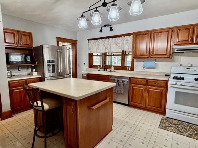 1214 Laurel Avenue, Janesville, WI 53548