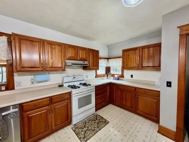 1214 Laurel Avenue, Janesville, WI 53548