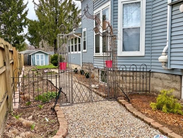 1214 Laurel Avenue, Janesville, WI 53548