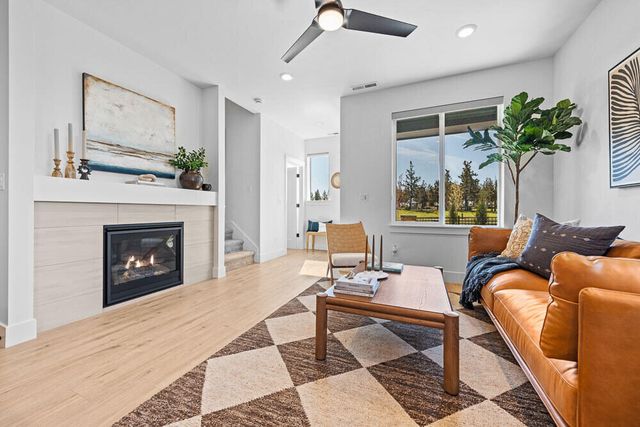 20883 SE Denver Drive, Bend, OR 97702