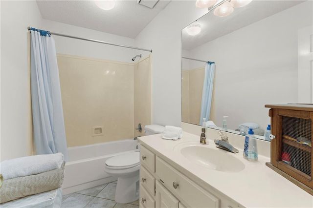 6300 Hillcrest Oaks Drive, Mobile, AL 36693