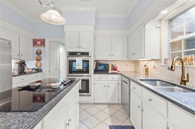 6300 Hillcrest Oaks Drive, Mobile, AL 36693
