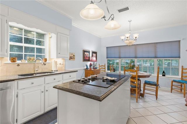 6300 Hillcrest Oaks Drive, Mobile, AL 36693