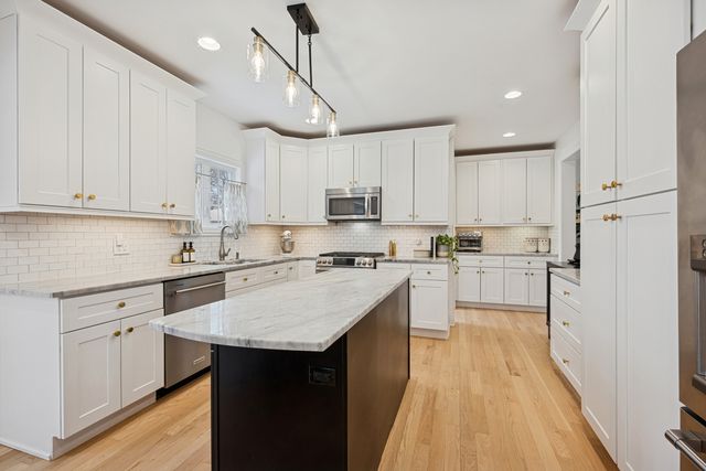 1605 Elmdale Avenue, Glenview, IL 60026