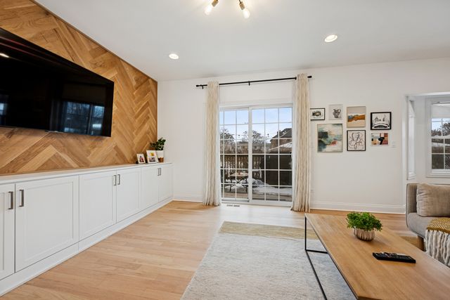 1605 Elmdale Avenue, Glenview, IL 60026